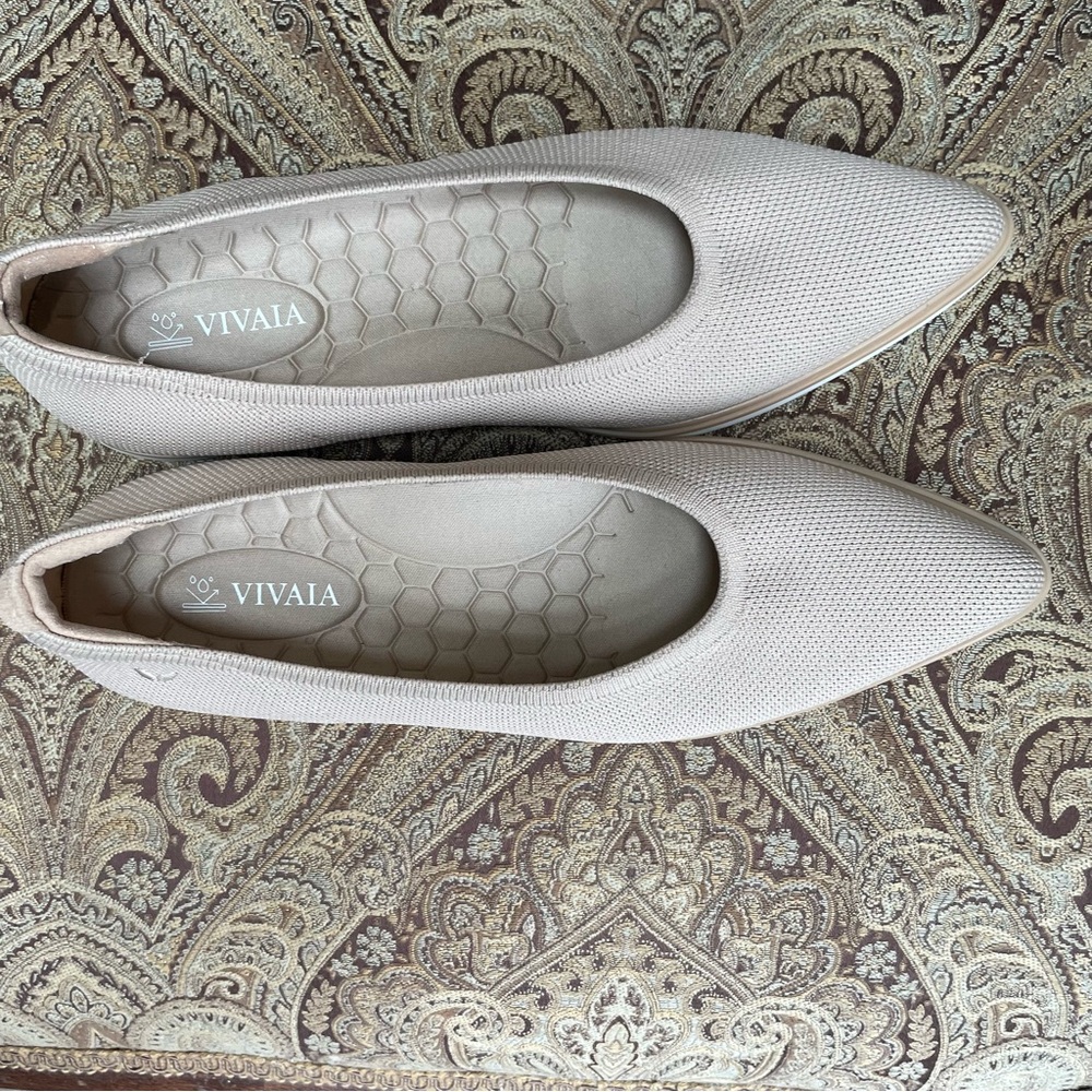Vivaia Veronica Cream Point Toe All Day Standing Flats Comfortable Size 8 - Picture 8 of 16